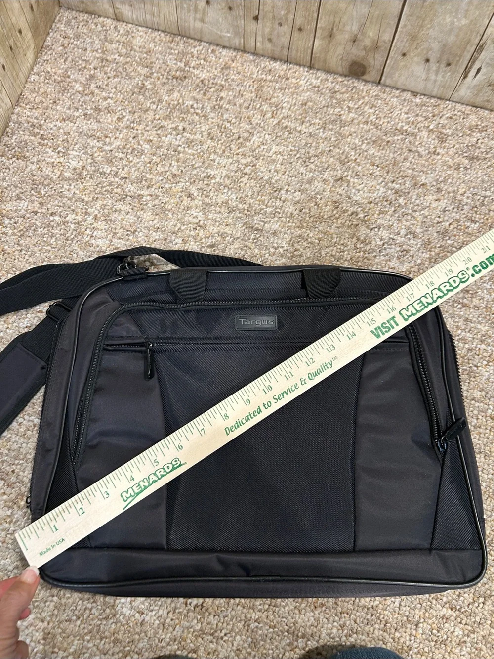 Targus Black Men's Laptop Bag with Shoulder Strap/ Carry On